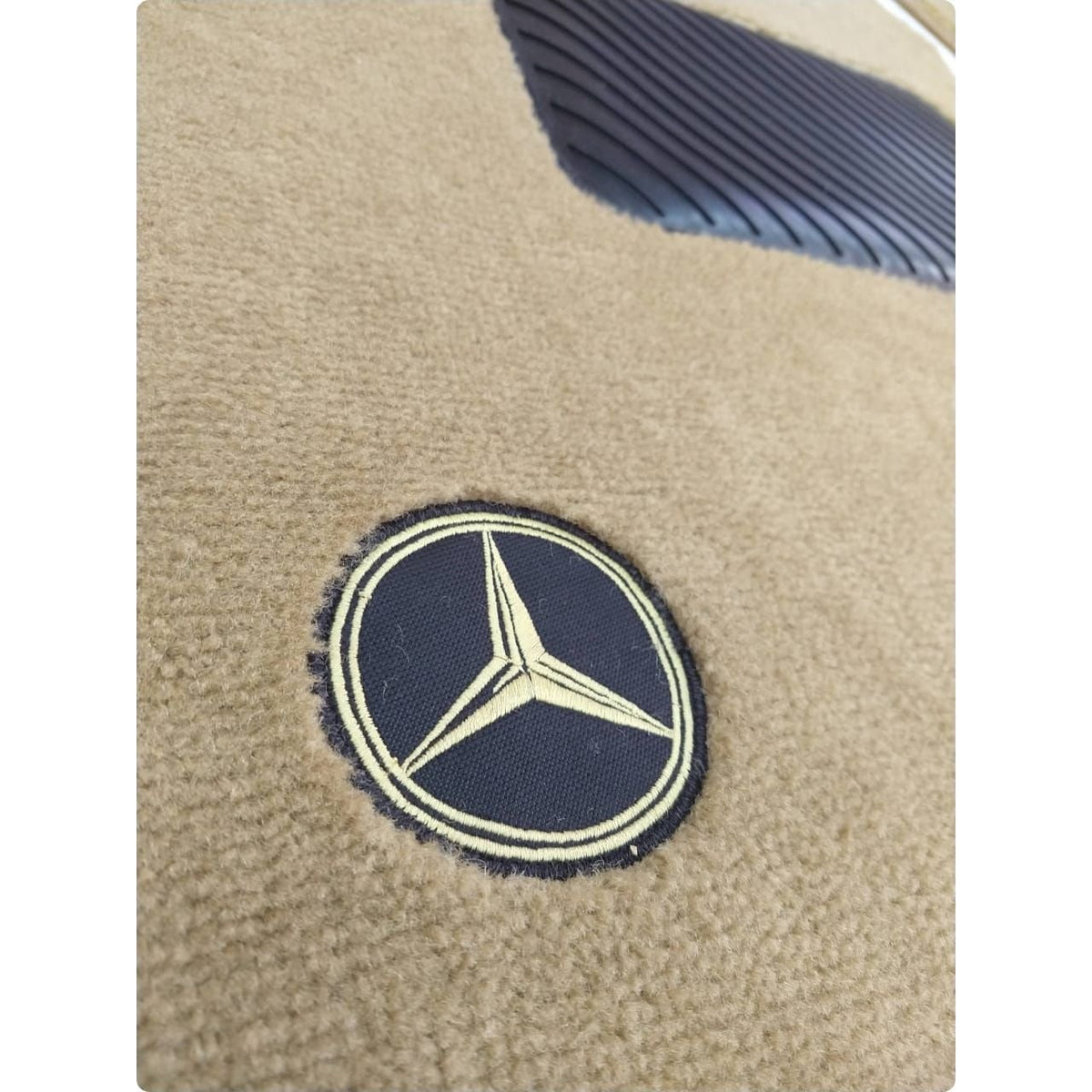 Jogo de Tapete Preto Para Caminhão Mercedes-Benz Atego