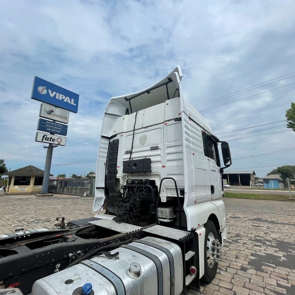 Defletor de Ar Man TGX Cabine Alta e Volkswagen Meteor Completo - Rodoplast
