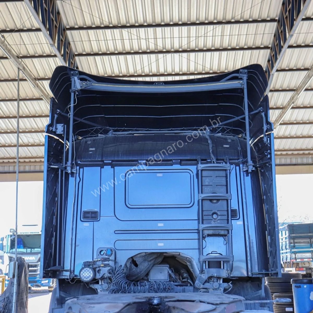 Defletor de Ar Lateral (Sem Recorte Charuto) - Scania Série 4 e 5 (P94 / 114 / 124)