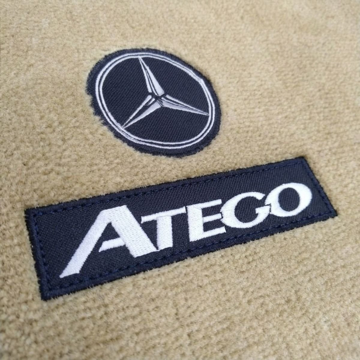 Jogo de Tapete Preto Para Caminhão Mercedes-Benz Atego