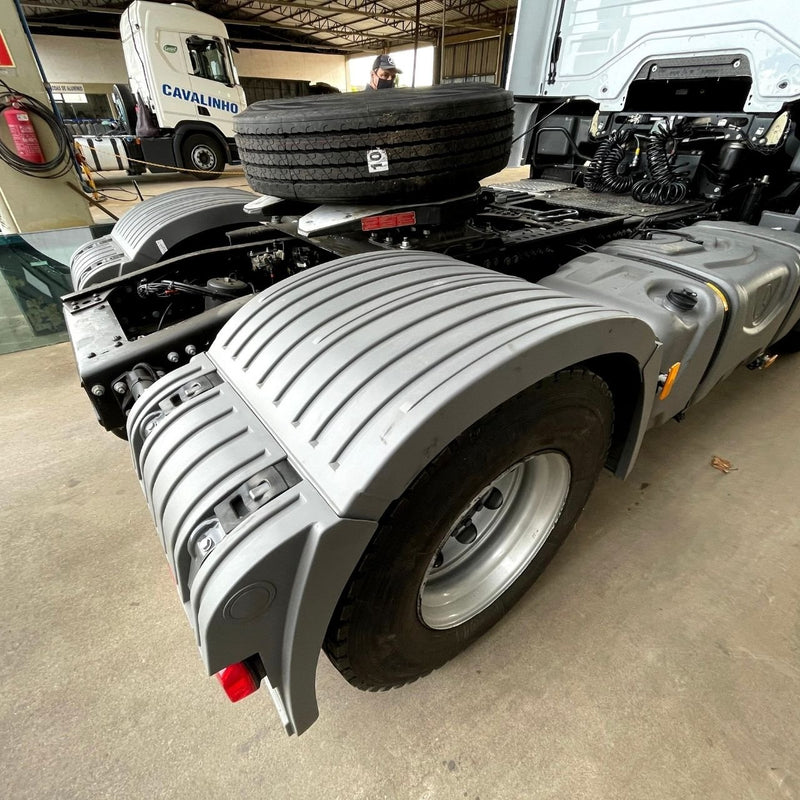 Meio Para-lama Mercedes Actros Axor Traseiro Dir/Esq
