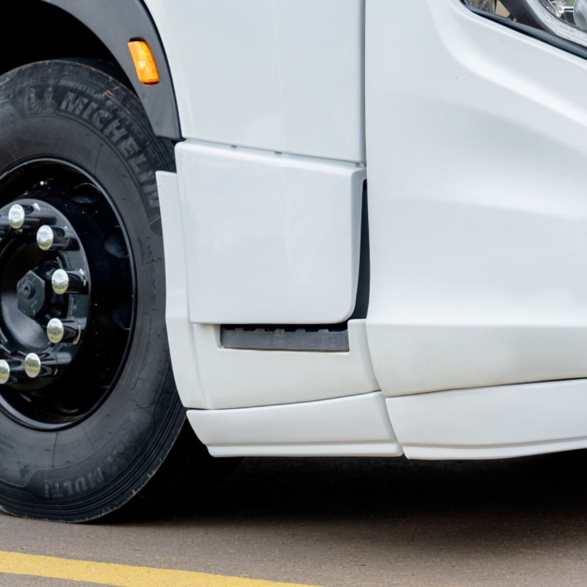 Tampa Estribo Extensão de Porta - Iveco S-Way (2019 em diante)