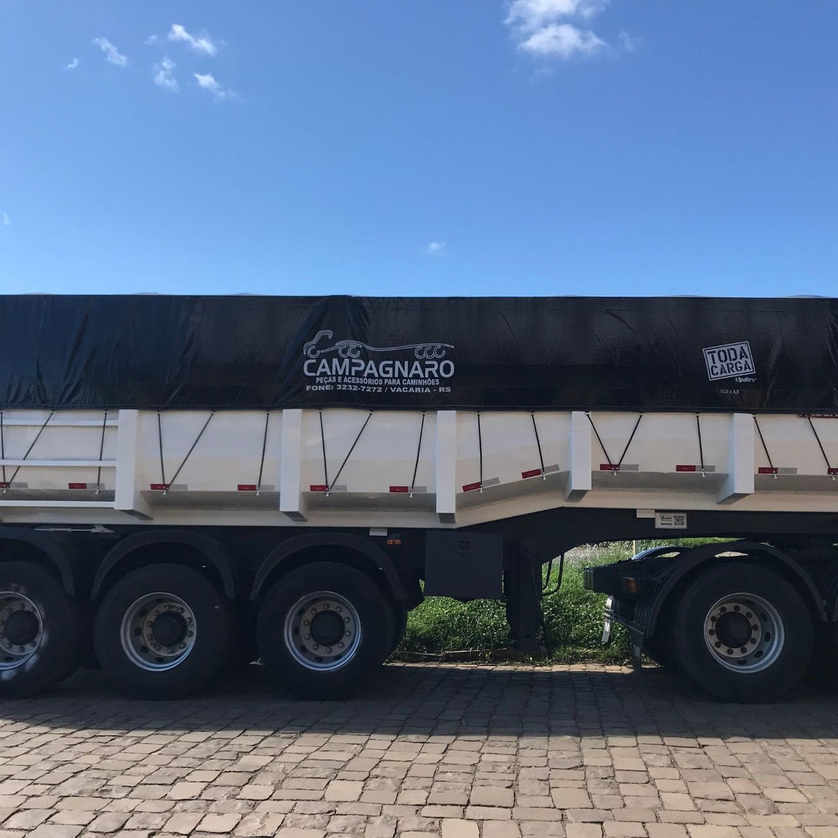 Lona de Vinil para caminhão 14,5 x 4,7 Metros (Impermeável)