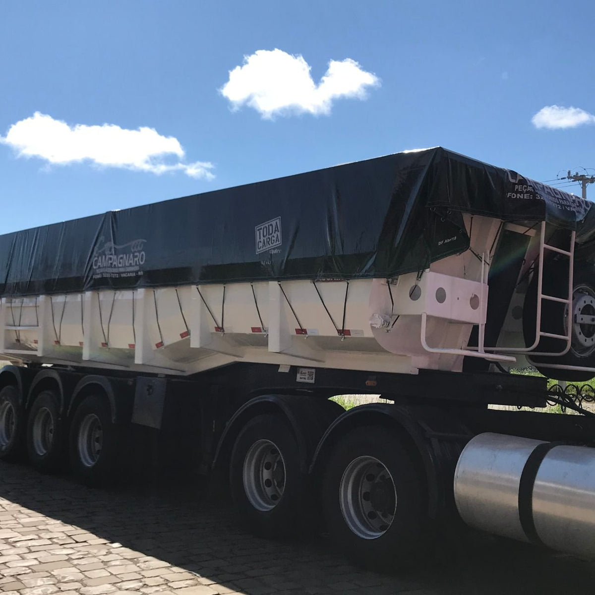 Lona de Vinil para caminhão 14,5 x 4,7 Metros (Impermeável)
