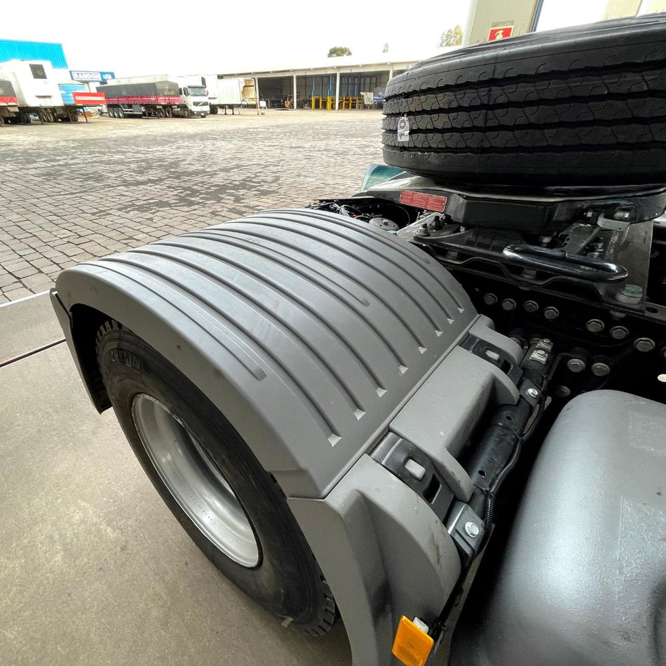 Centro Paralama Mercedes Actros Axor sem Presilhas
