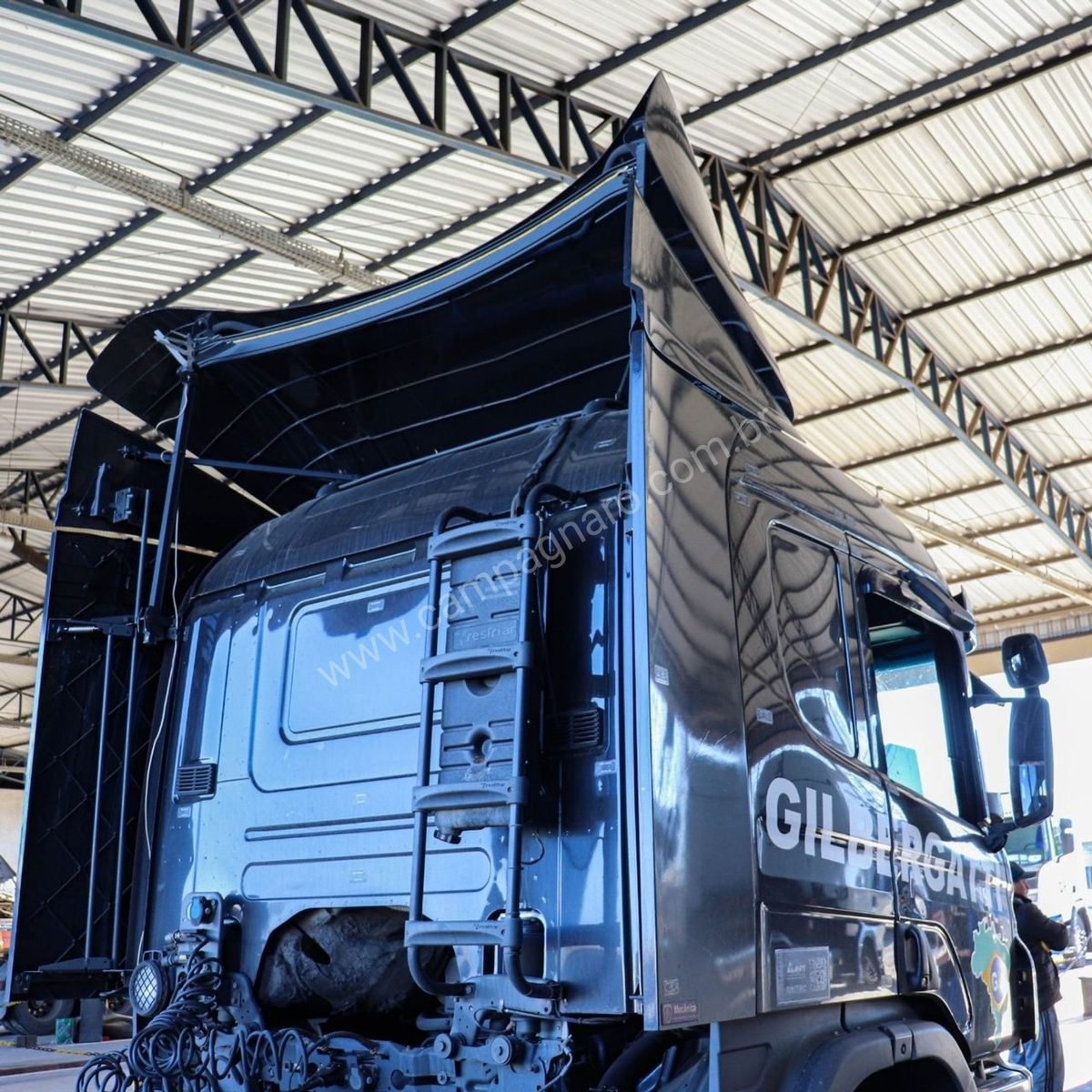 Defletor de Ar Lateral (Sem Recorte Charuto) - Scania Série 4 e 5  (P94 / 114 / 124)