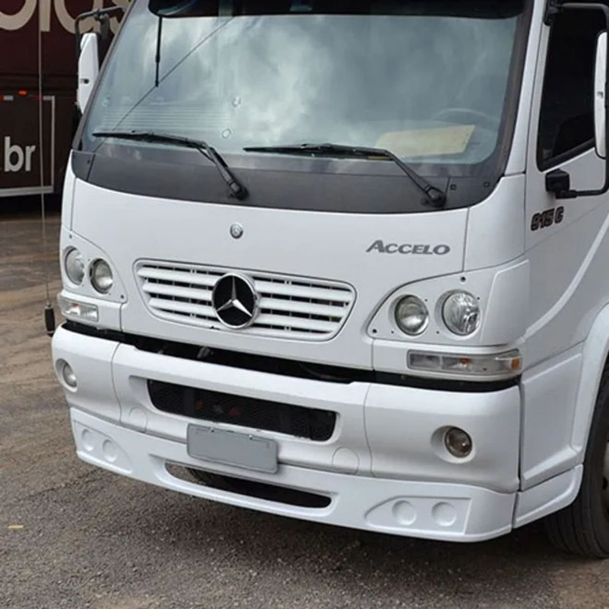 Spoiler Mercedes-Benz Accelo (Plástico)